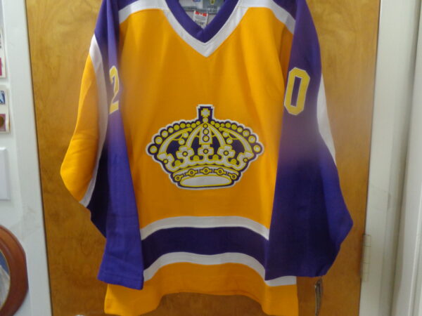 DSC00148 Los Angeles Kings Hall of Famer #20 Luc Robitaille Vintage Jersey