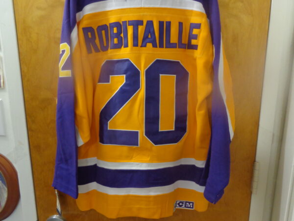 DSC00151 Los Angeles Kings Hall of Famer #20 Luc Robitaille Vintage Jersey